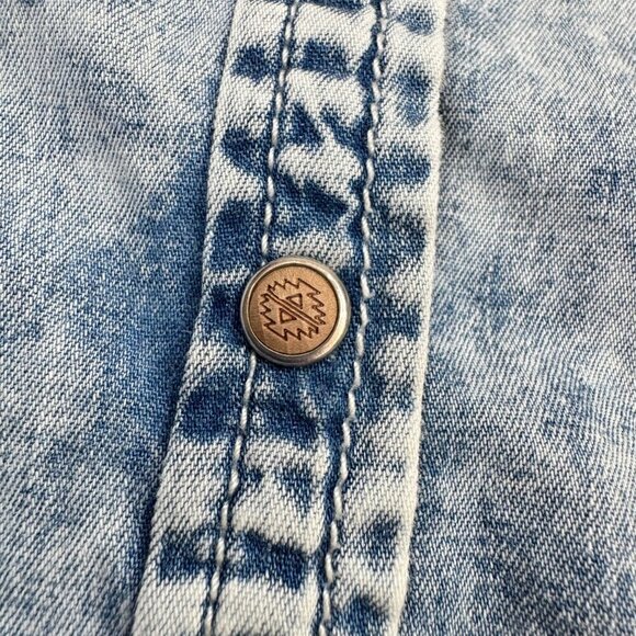 RRR Womens Southwestern Shirt Denim Snap Embroidered Indigo Acid Wash - Picture 10 of 13